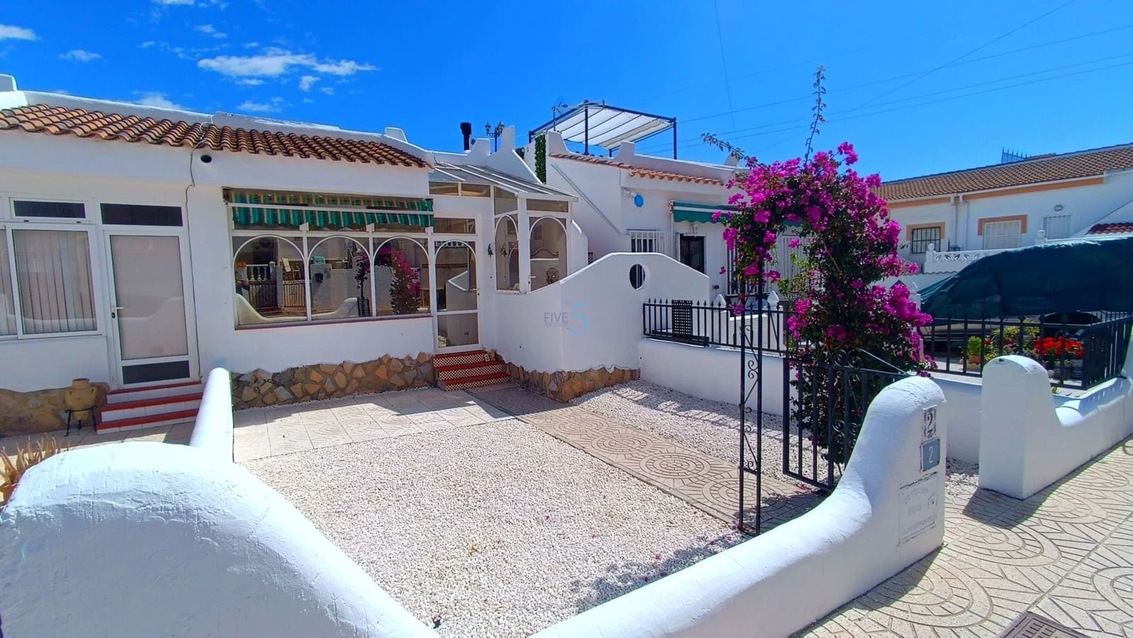 2 bedroom Bungalow for sale in Ciudad Quesada with pool - € 149,950 (Ref: 8940709)