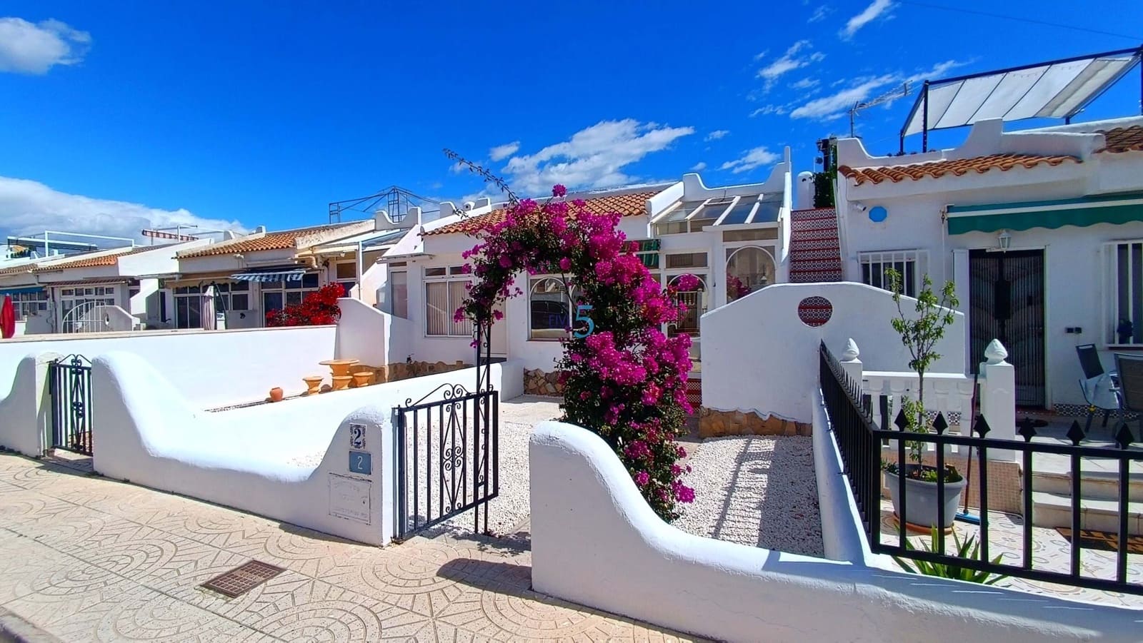 2 bedroom Bungalow for sale in Ciudad Quesada with pool - € 149,950 (Ref: 8940709)