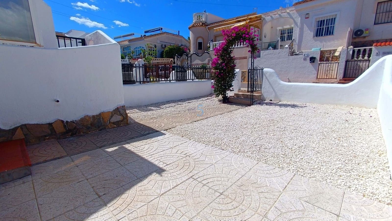 2 bedroom Bungalow for sale in Ciudad Quesada with pool - € 149,950 (Ref: 8940709)