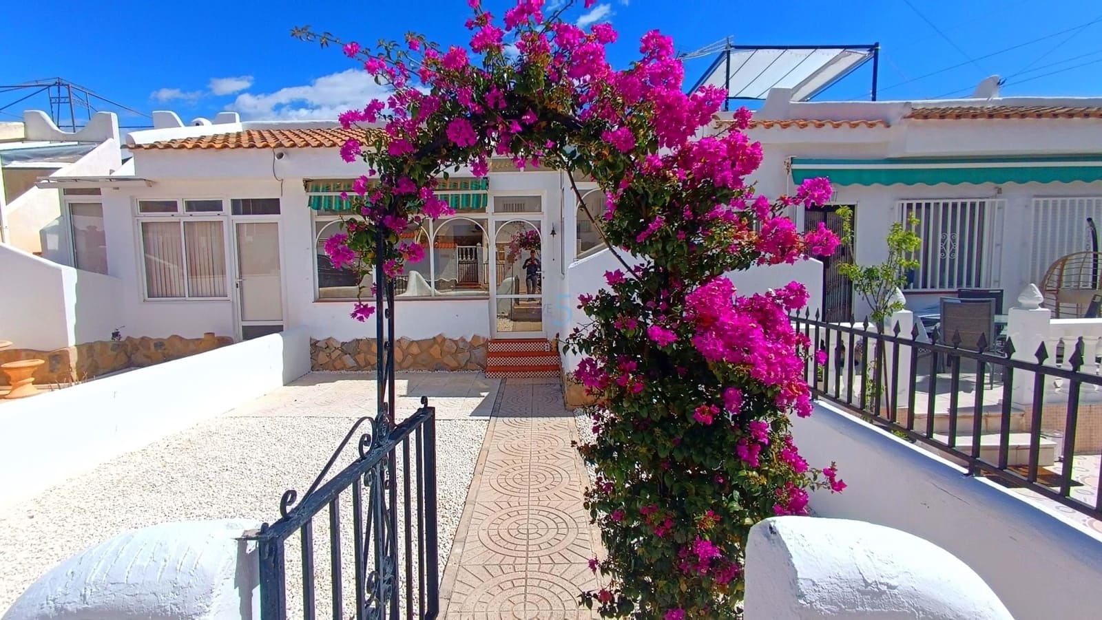 2 bedroom Bungalow for sale in Ciudad Quesada with pool - € 149,950 (Ref: 8940709)