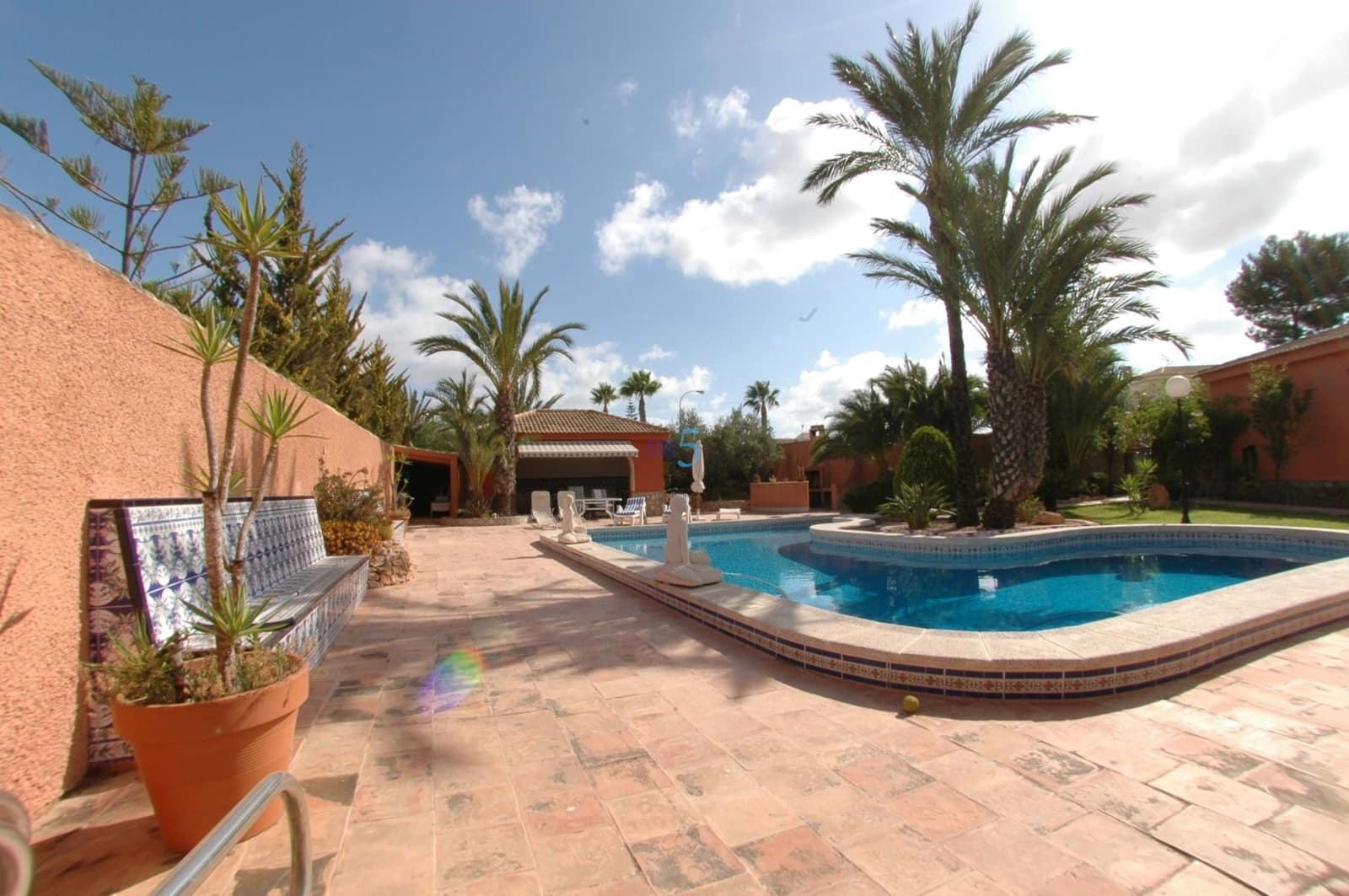 5 bedroom Villa for sale in Torrevieja with pool garage - € 850,000 (Ref: 8954952)