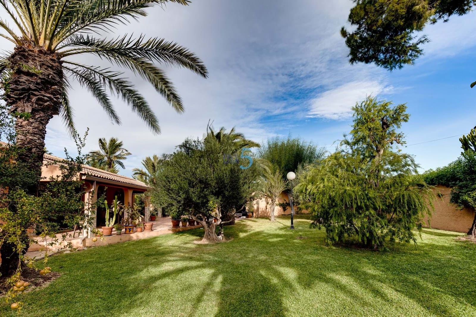 5 bedroom Villa for sale in Torrevieja with pool garage - € 850,000 (Ref: 8954952)