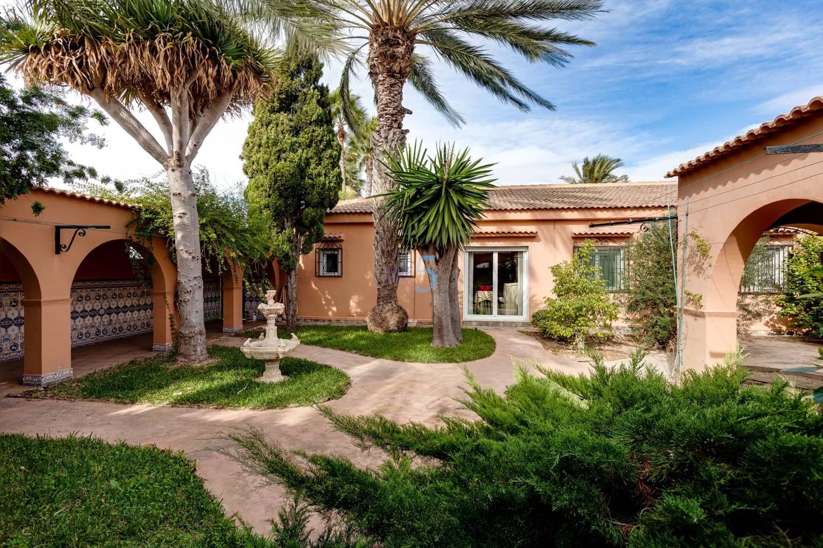 5 bedroom Villa for sale in Torrevieja with pool garage - € 850,000 (Ref: 8954952)