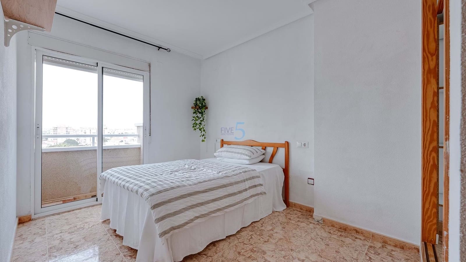 2 soverom Leilighet til salgs i Torrevieja med svømmebasseng - € 119 900 (Ref: 8958262)