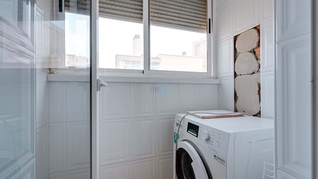 2 bedroom Apartment for sale in Torrevieja with pool - € 119,900 (Ref: 8958262)