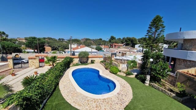 Chalet de 3 habitaciones en Los Balcones en venta con piscina - 329.000 € (Ref: 8998078)