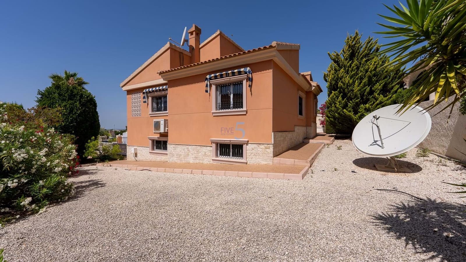 3 bedroom Villa for sale in San Fulgencio with pool garage - € 495,000 (Ref: 9002249)