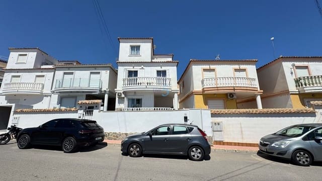 3 soveværelse Villa til salg i Villamartin, Orihuela med swimmingpool - € 239.900 (Ref: 9017105)
