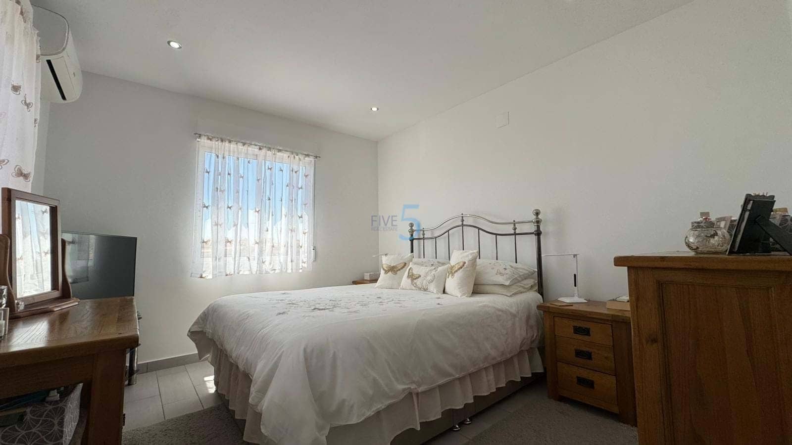 3 bedroom Villa for sale in Villamartin with pool - € 239,900 (Ref: 9017105)