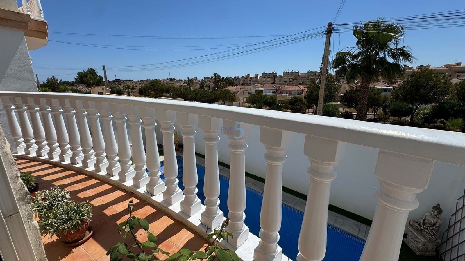 3 bedroom Villa for sale in Villamartin with pool - € 239,900 (Ref: 9017105)