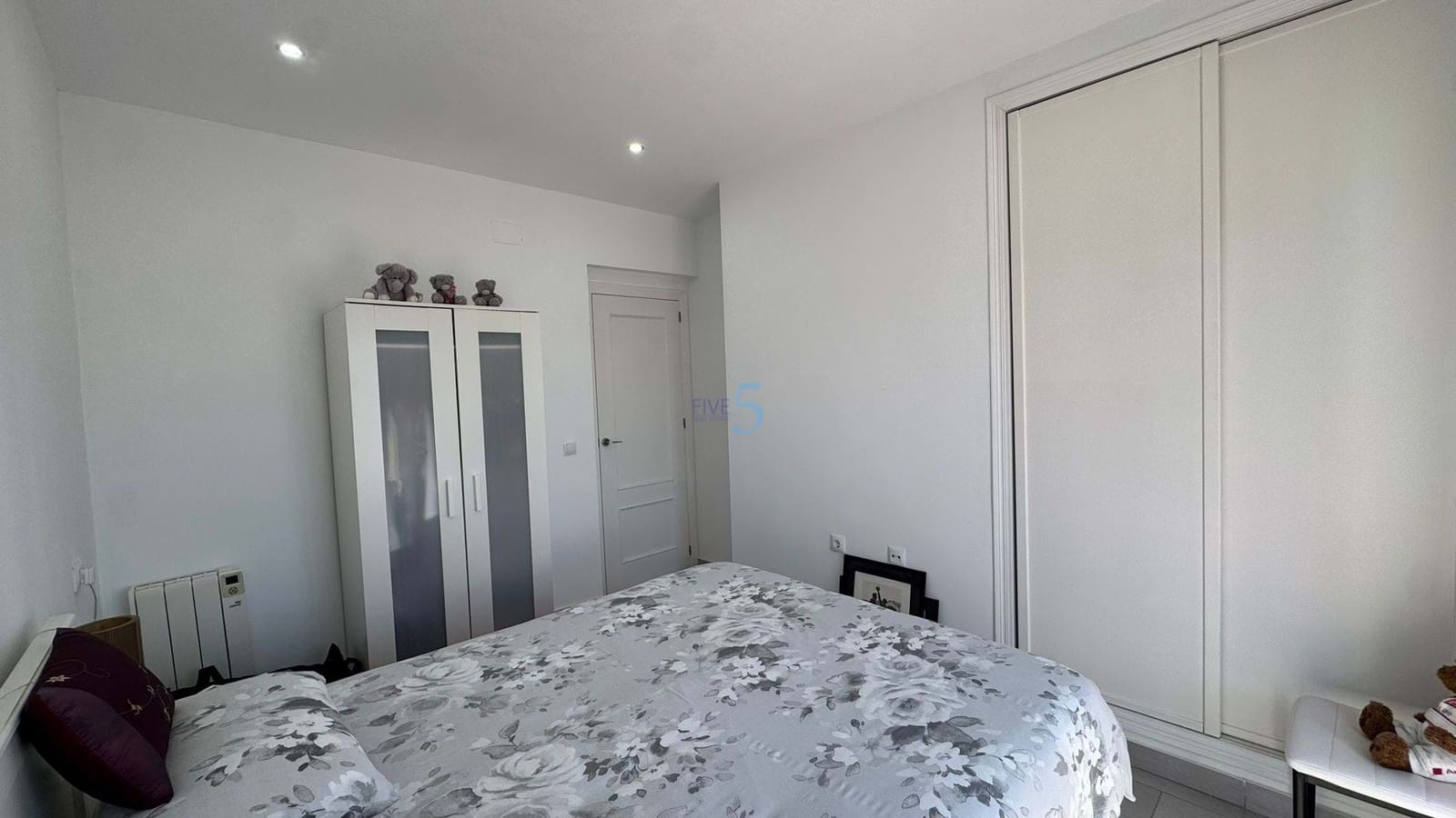 3 bedroom Villa for sale in Villamartin with pool - € 239,900 (Ref: 9017105)