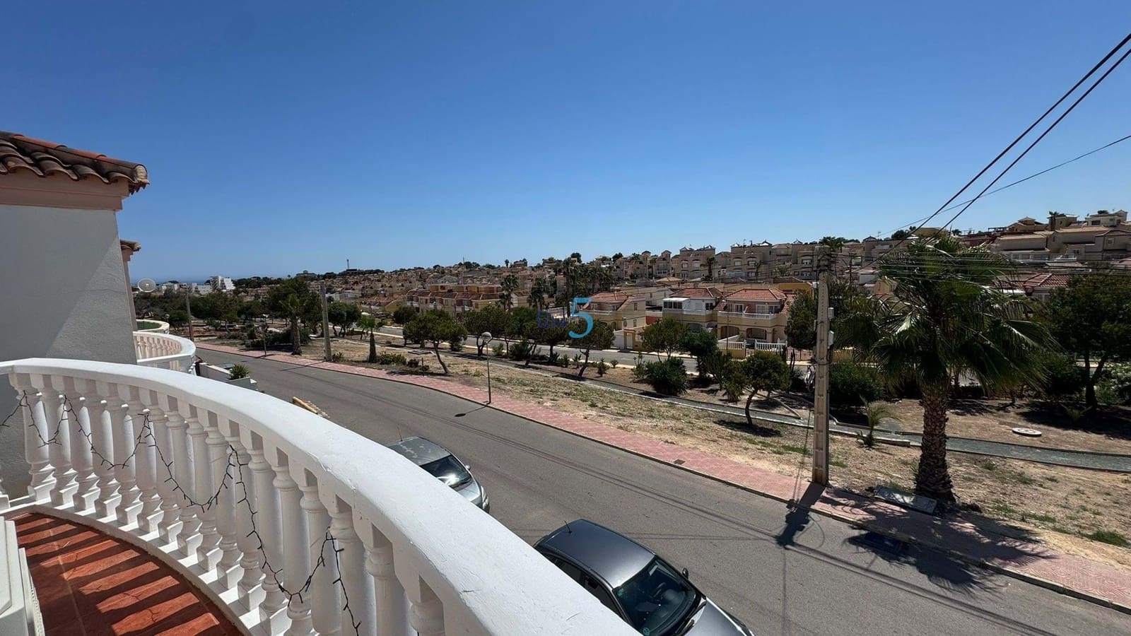 3 bedroom Villa for sale in Villamartin with pool - € 239,900 (Ref: 9017105)