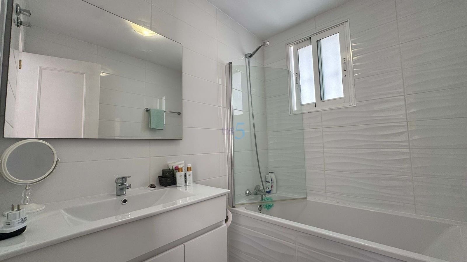 3 bedroom Villa for sale in Villamartin with pool - € 239,900 (Ref: 9017105)