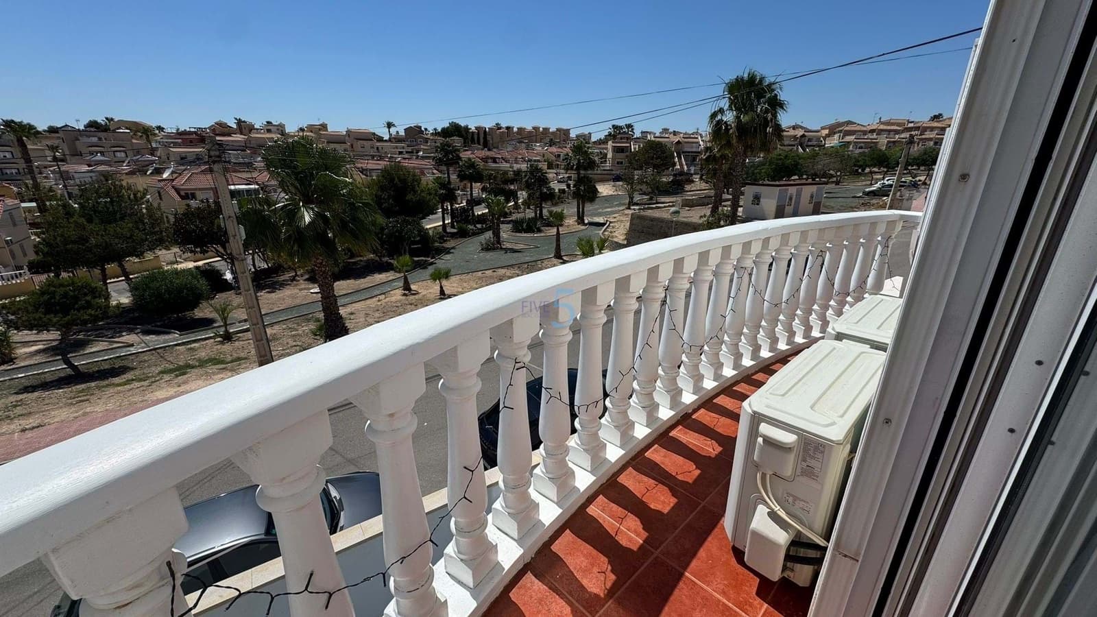 3 bedroom Villa for sale in Villamartin with pool - € 239,900 (Ref: 9017105)