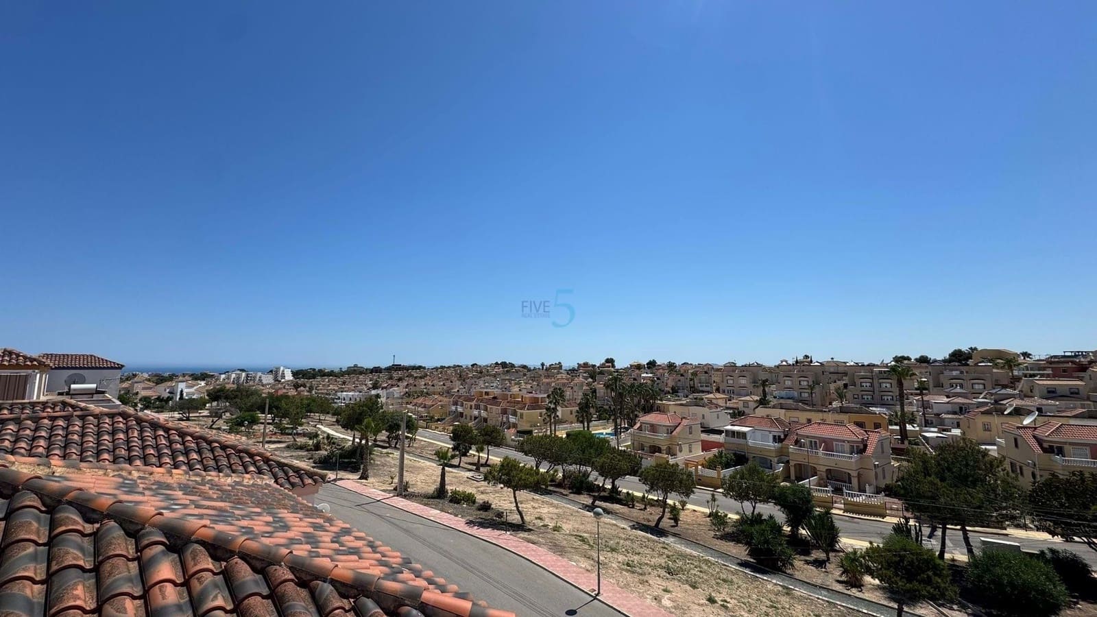 3 bedroom Villa for sale in Villamartin with pool - € 239,900 (Ref: 9017105)