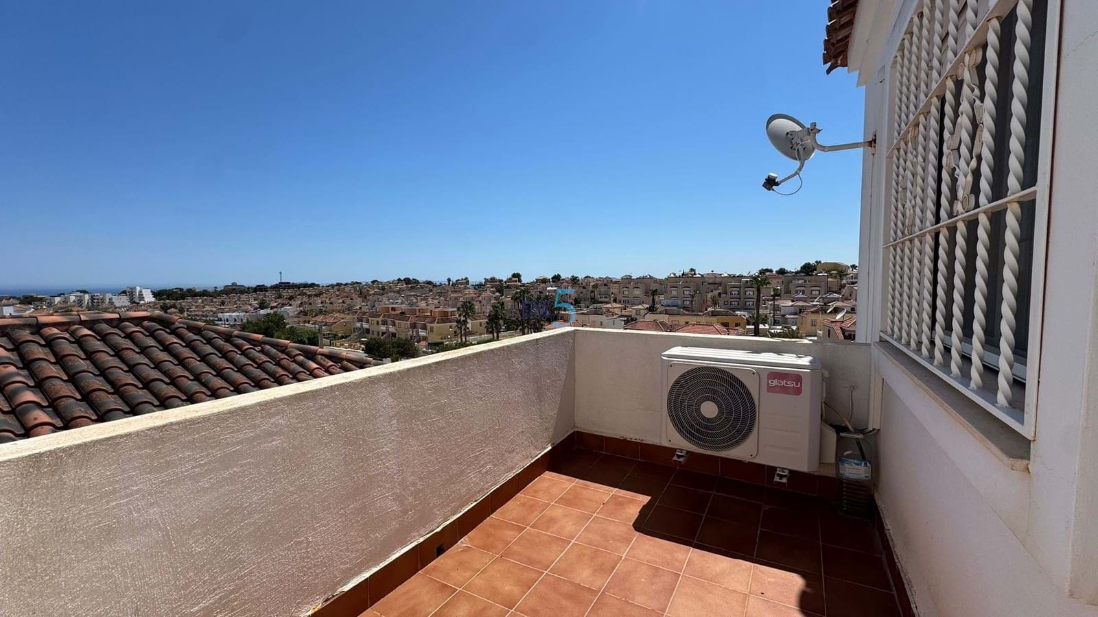 3 bedroom Villa for sale in Villamartin with pool - € 239,900 (Ref: 9017105)