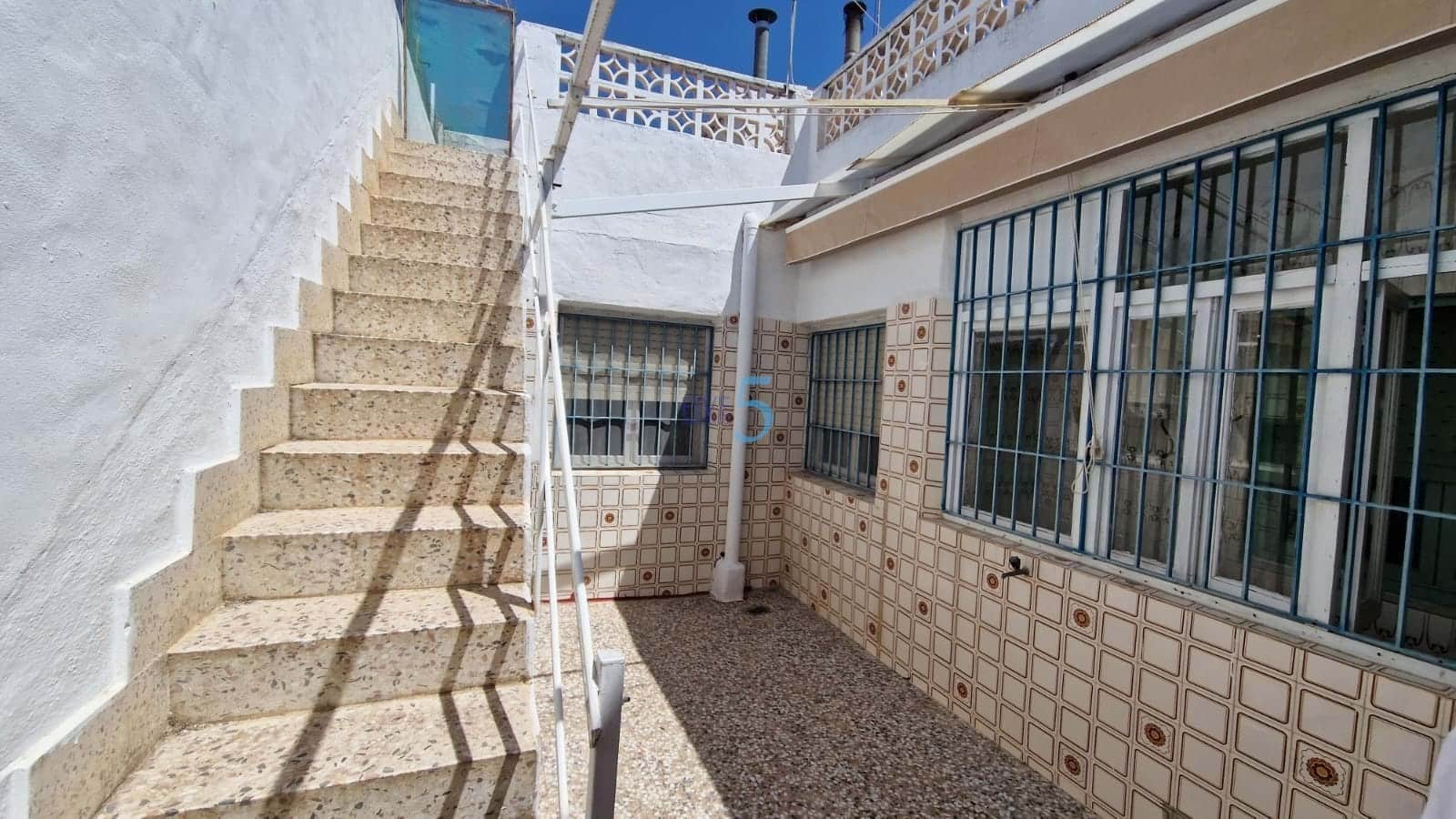 5 bedroom Townhouse for sale in Rojales with garage - € 275,000 (Ref: 9017107)