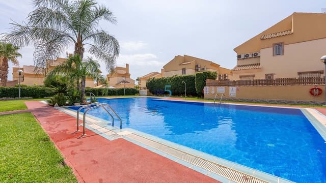 Chalet de 3 habitaciones en Ciudad Quesada, Rojales en venta con piscina - 239.995 € (Ref: 9038274)