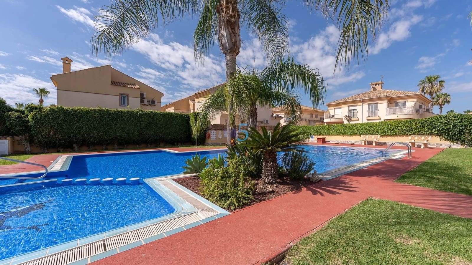 Chalet de 3 habitaciones en Ciudad Quesada en venta con piscina - 239.995 € (Ref: 9038274)