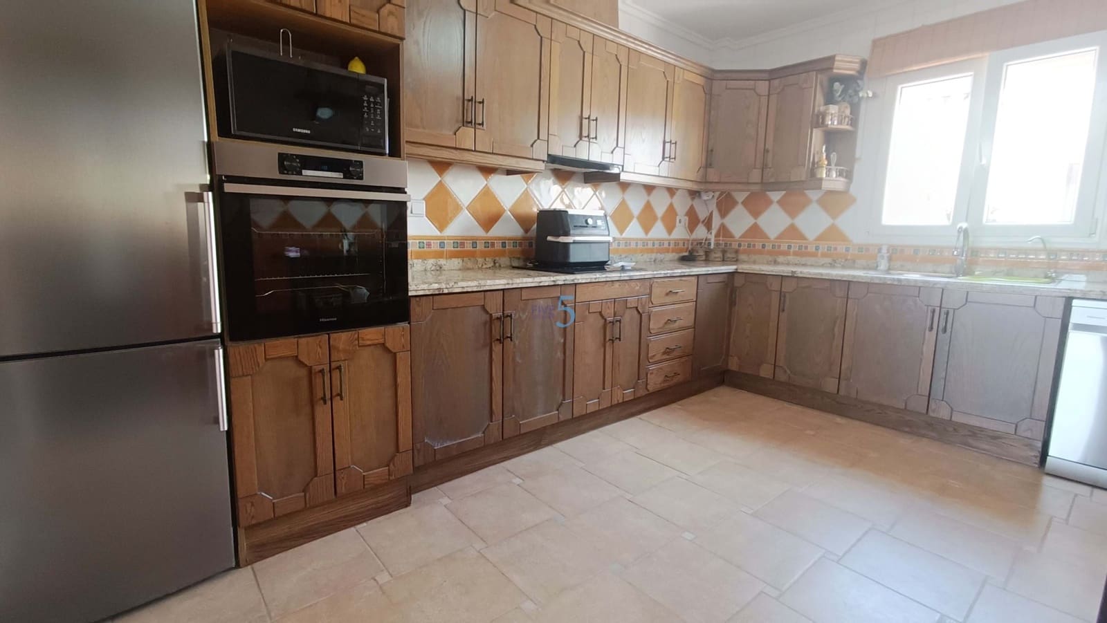 3 makuuhuone Huvila myytävänä paikassa Algorfa mukana uima-altaan 
autotalli - 599 990 € (Ref: 9038275)