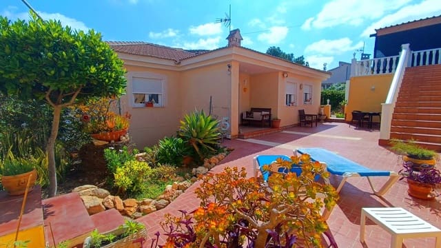 3 makuuhuone Huvila myytävänä paikassa Algorfa mukana uima-altaan 
autotalli - 599 990 € (Ref: 9038275)