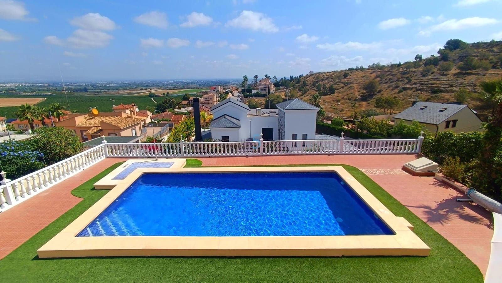 3 makuuhuone Huvila myytävänä paikassa Algorfa mukana uima-altaan 
autotalli - 599 990 € (Ref: 9038275)