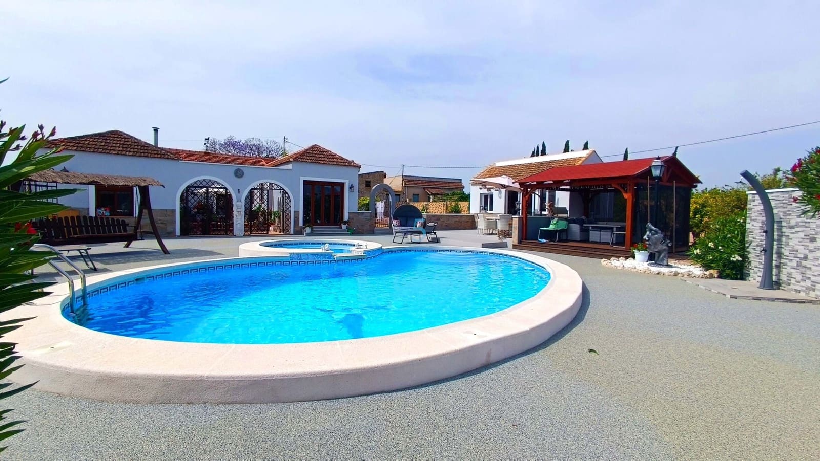 5 soveværelse Villa til salg i Jacarilla med swimmingpool - € 595.000 (Ref: 9047213)