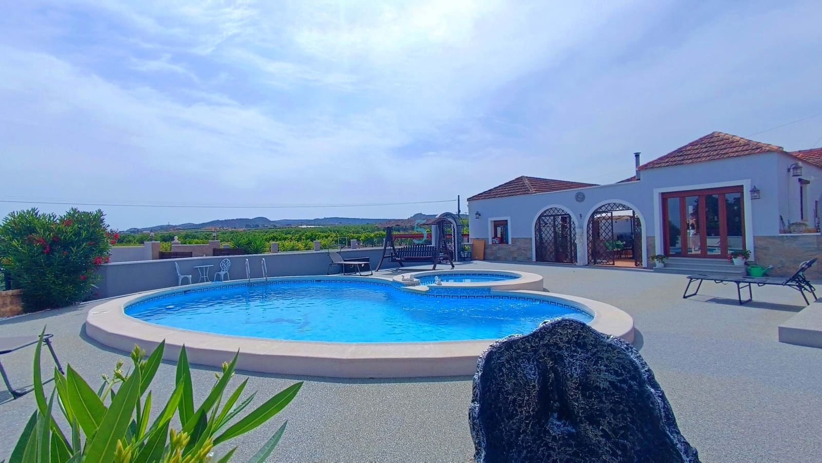 5 soveværelse Villa til salg i Jacarilla med swimmingpool - € 595.000 (Ref: 9047213)