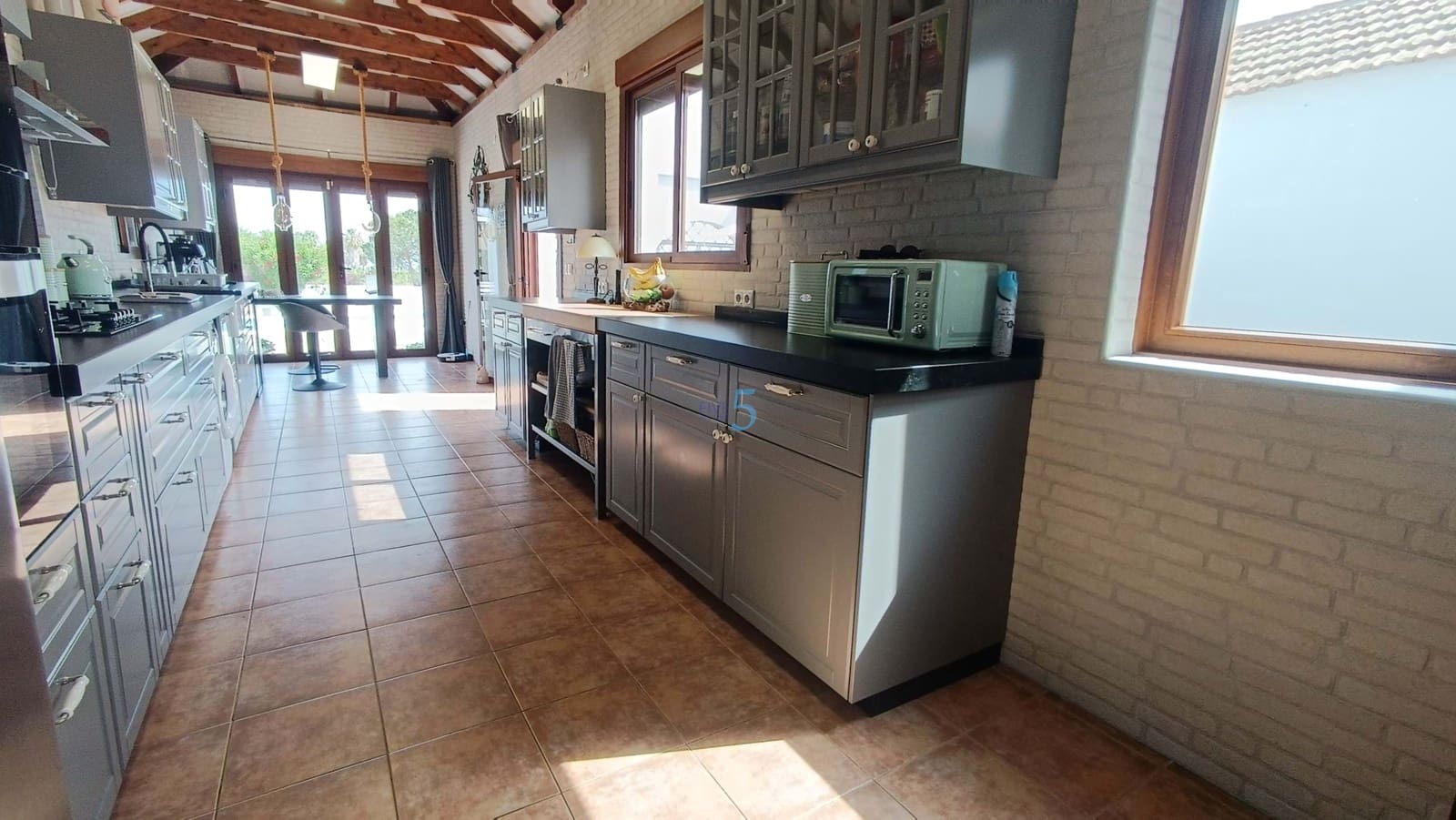 5 soveværelse Villa til salg i Jacarilla med swimmingpool - € 595.000 (Ref: 9047213)