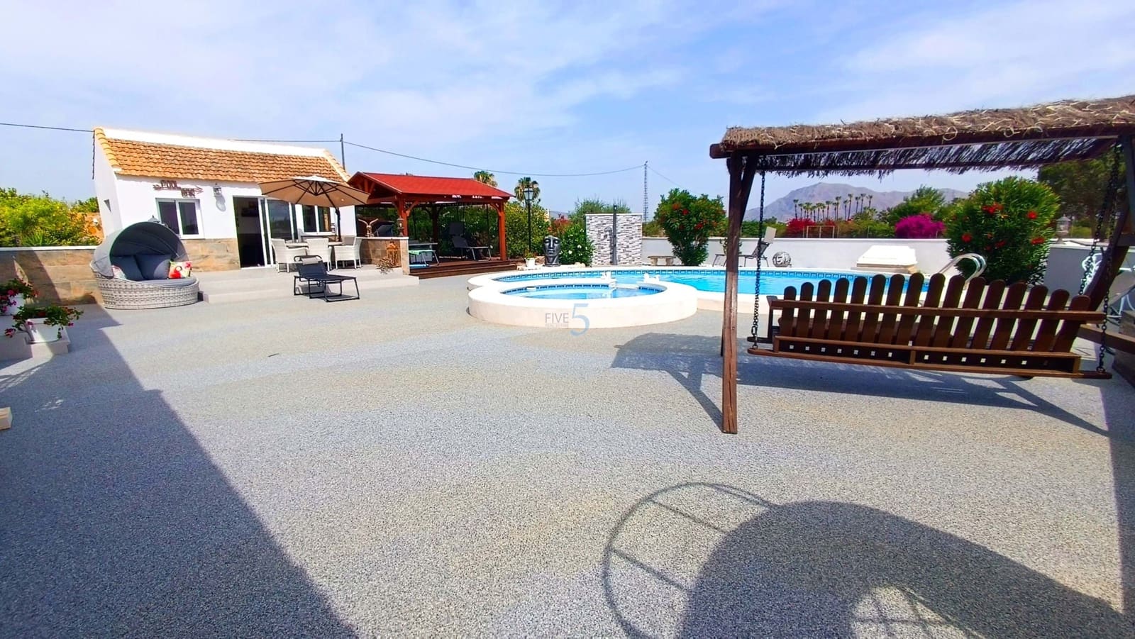 5 soveværelse Villa til salg i Jacarilla med swimmingpool - € 595.000 (Ref: 9047213)