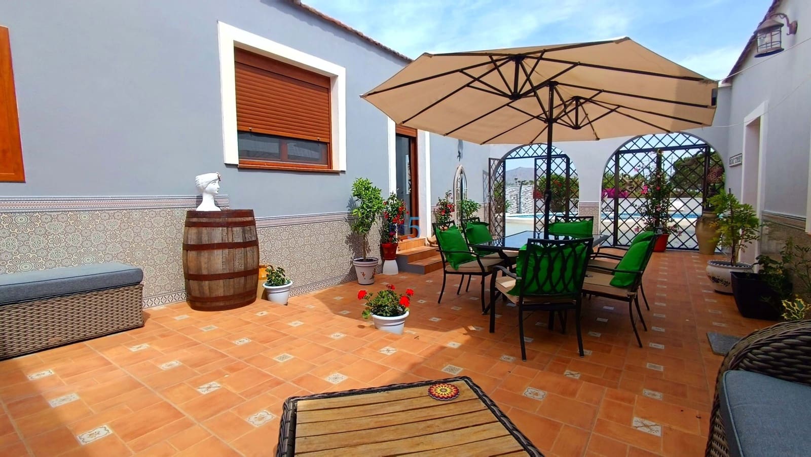 5 soveværelse Villa til salg i Jacarilla med swimmingpool - € 595.000 (Ref: 9047213)