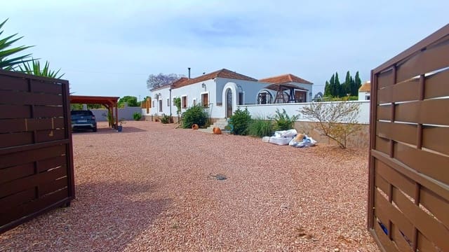 5 bedroom Villa for sale in Jacarilla with pool - € 595,000 (Ref: 9047213)