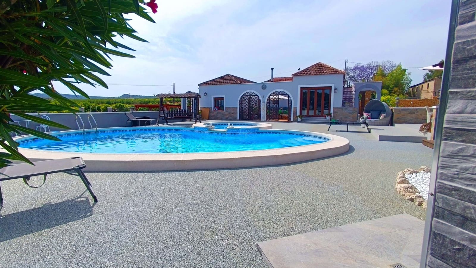 5 soveværelse Villa til salg i Jacarilla med swimmingpool - € 595.000 (Ref: 9047213)