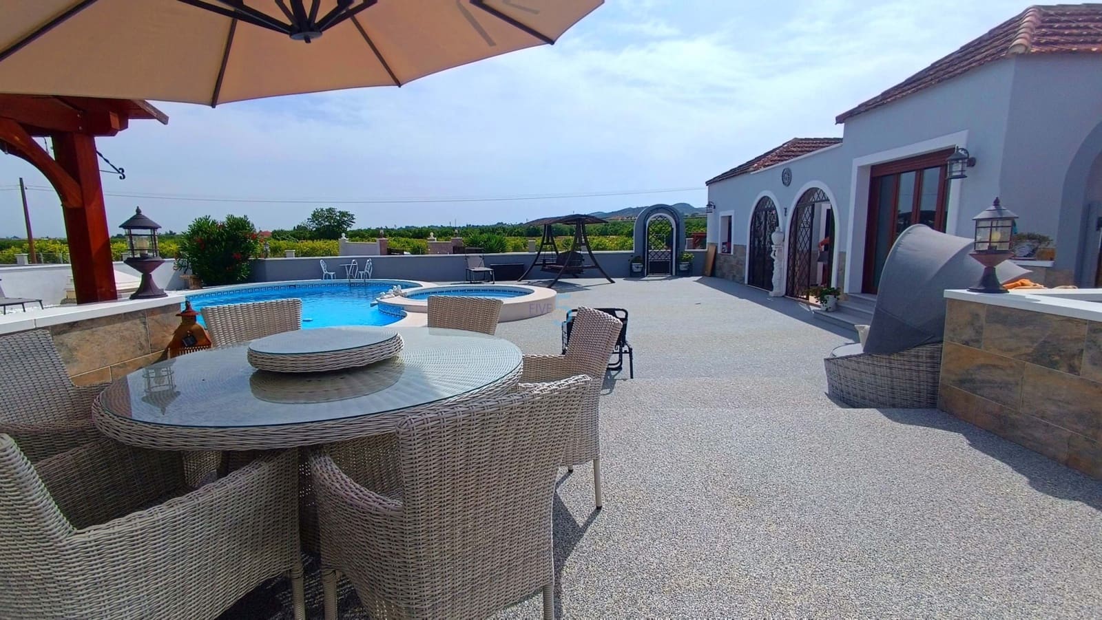 5 soveværelse Villa til salg i Jacarilla med swimmingpool - € 595.000 (Ref: 9047213)