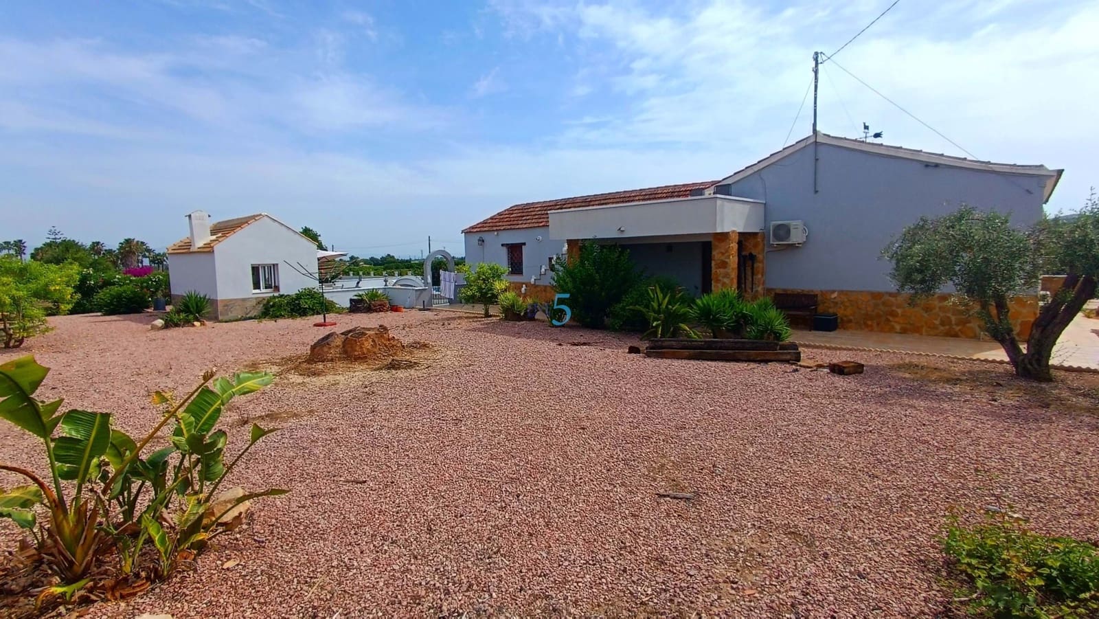 5 soveværelse Villa til salg i Jacarilla med swimmingpool - € 595.000 (Ref: 9047213)