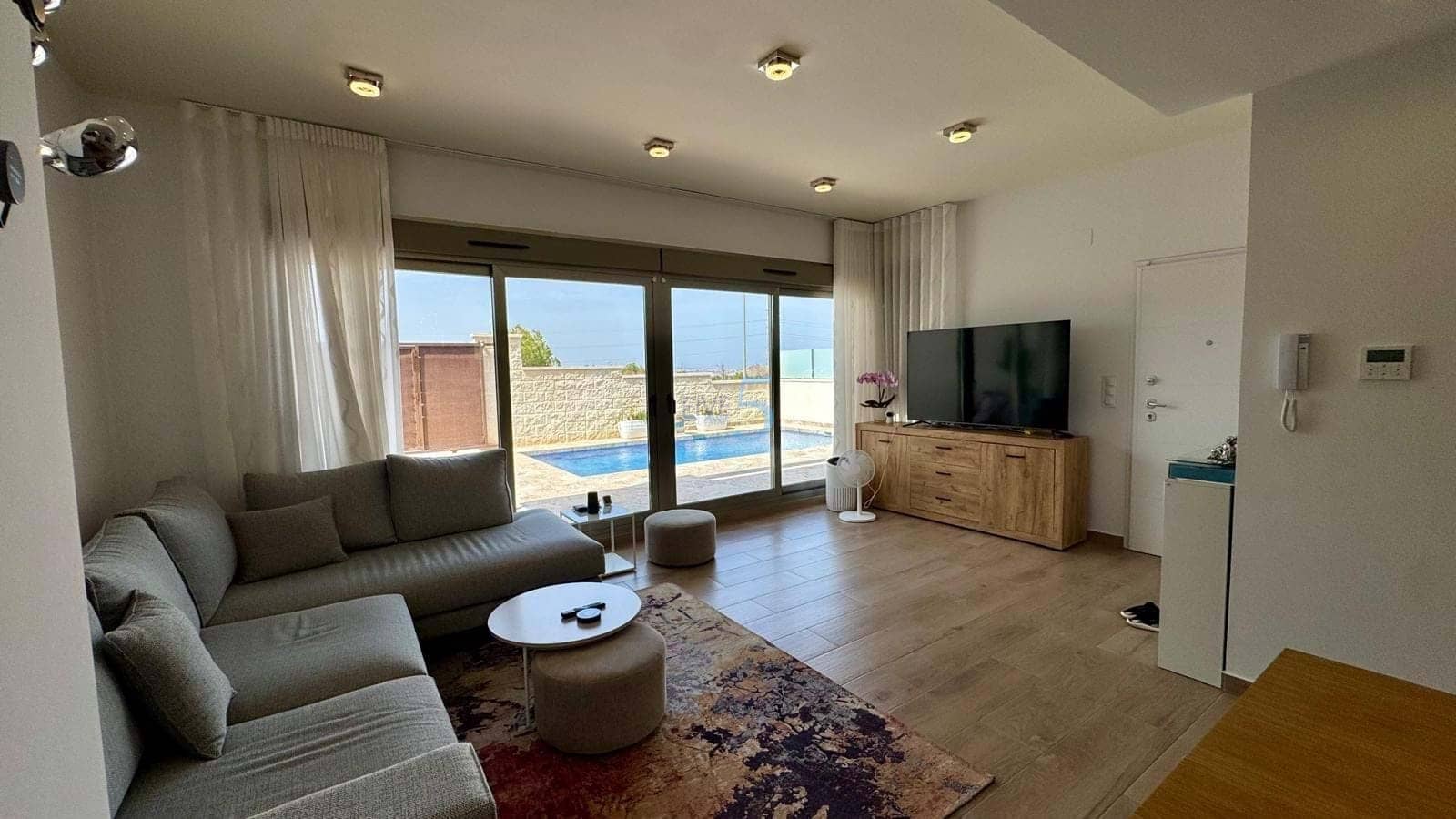 3 bedroom Villa for sale in Villamartin with pool garage - € 448,000 (Ref: 9057191)