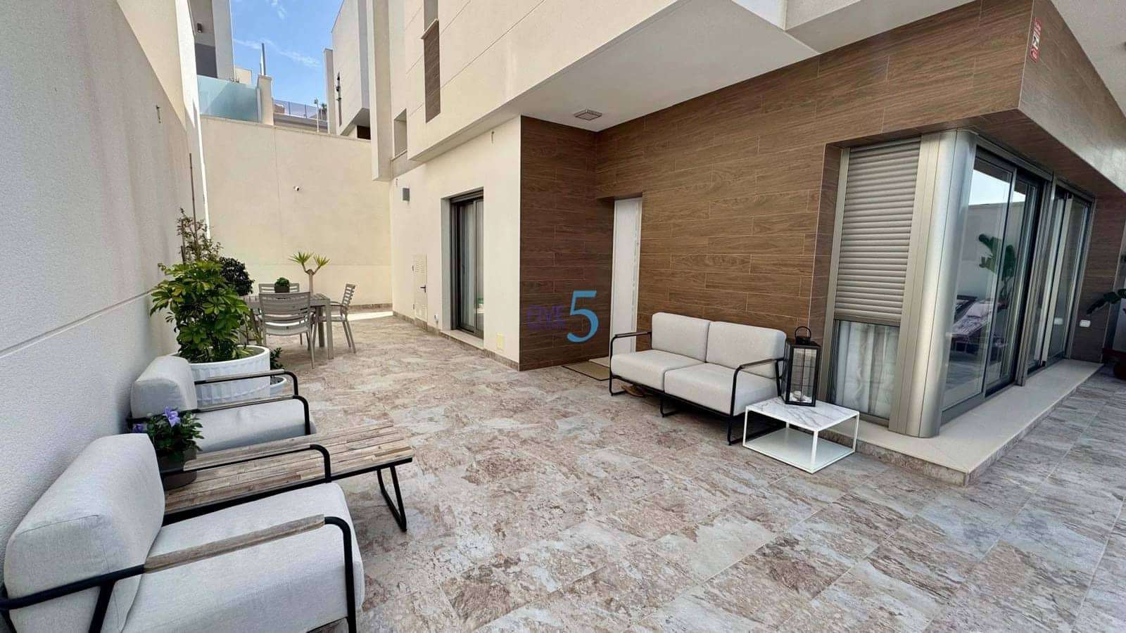 3 bedroom Villa for sale in Villamartin with pool garage - € 448,000 (Ref: 9057191)