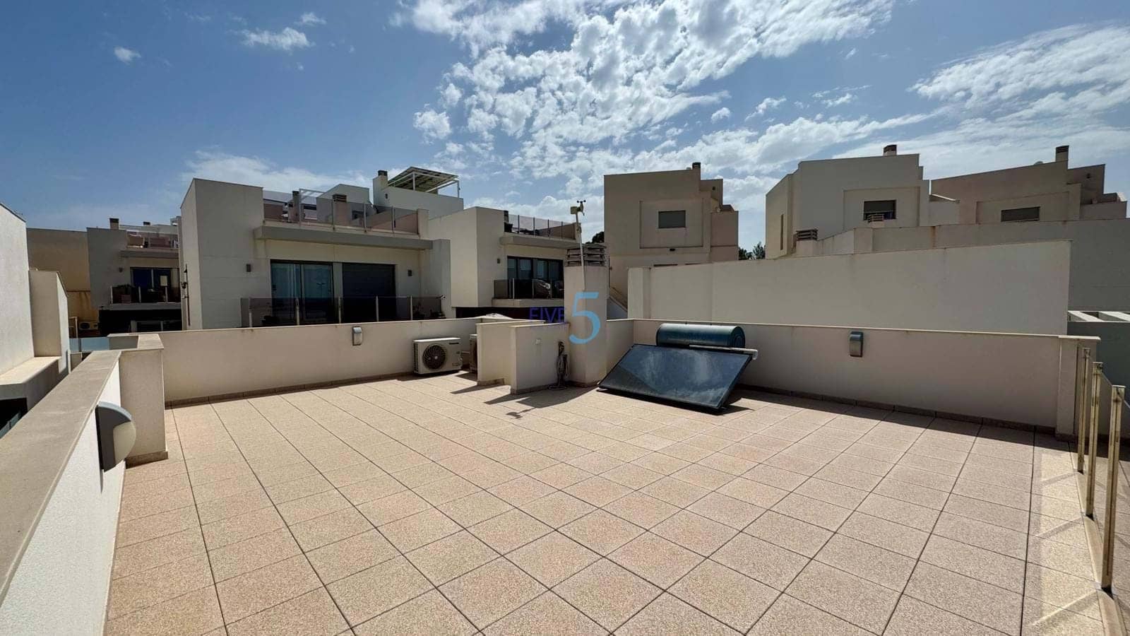 3 bedroom Villa for sale in Villamartin with pool garage - € 448,000 (Ref: 9057191)
