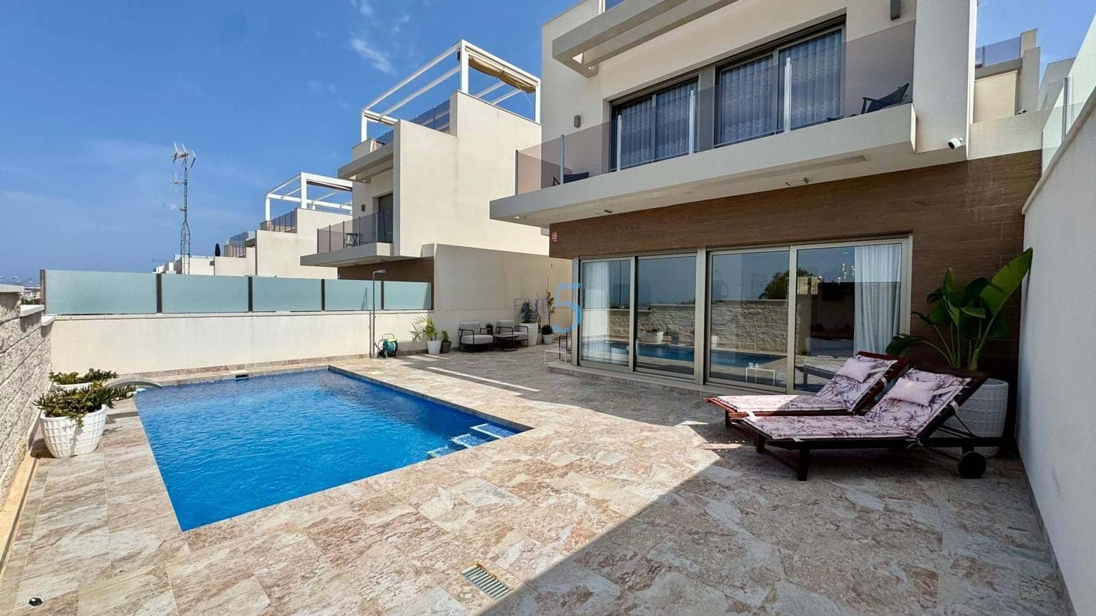 3 bedroom Villa for sale in Villamartin with pool garage - € 448,000 (Ref: 9057191)