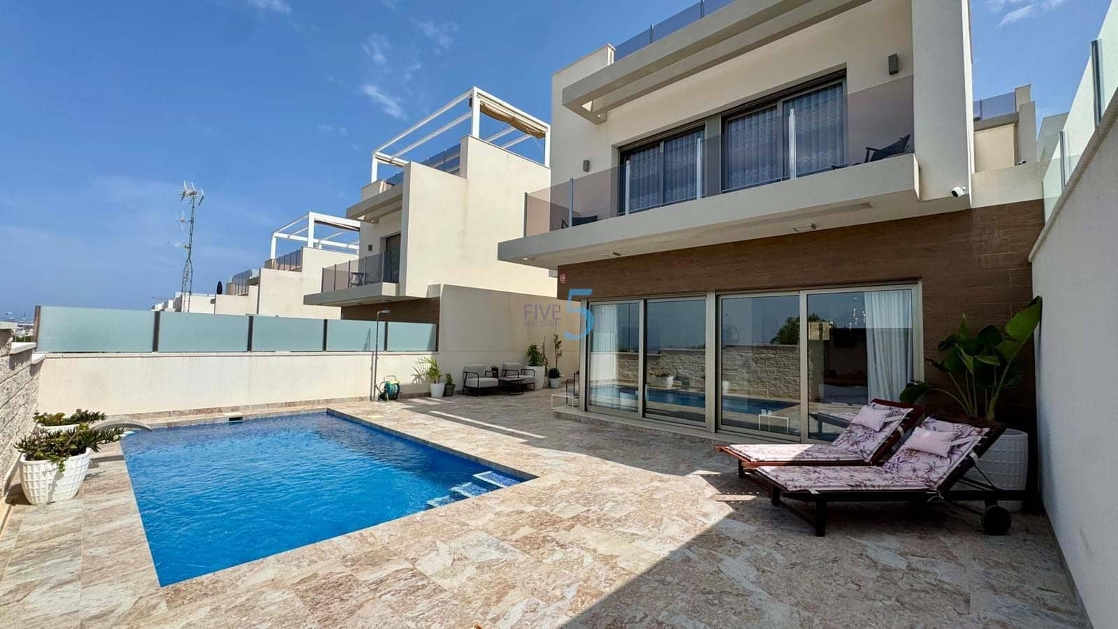 3 bedroom Villa for sale in Villamartin with pool garage - € 448,000 (Ref: 9057191)