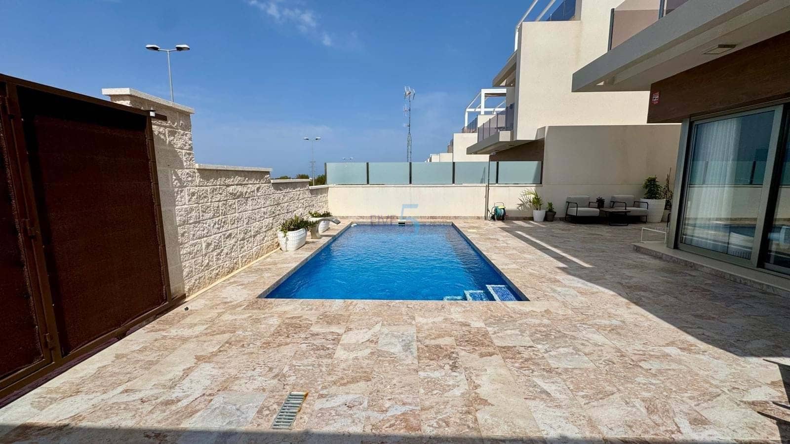 3 bedroom Villa for sale in Villamartin with pool garage - € 448,000 (Ref: 9057191)