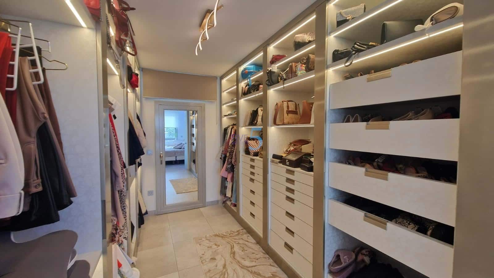 4 bedroom Villa for sale in Villamartin with pool garage - € 950,000 (Ref: 9057194)