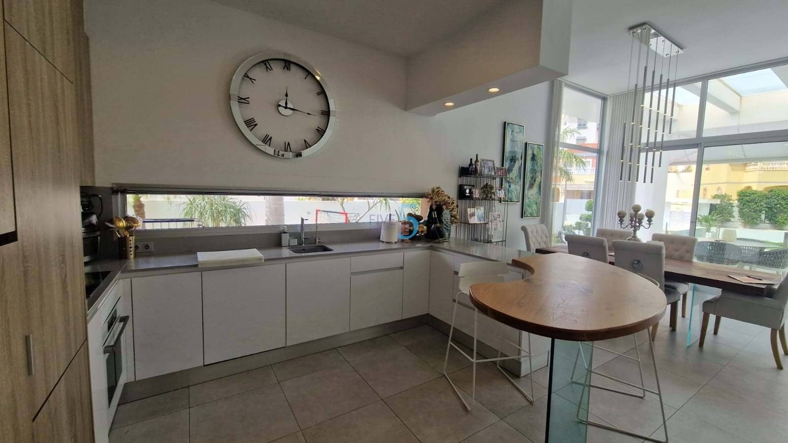 4 bedroom Villa for sale in Villamartin with pool garage - € 950,000 (Ref: 9057194)