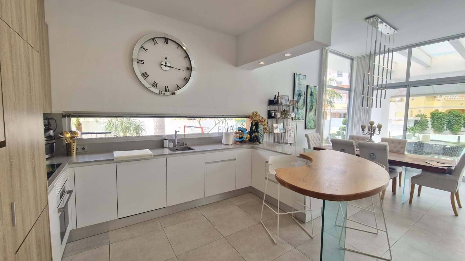 4 bedroom Villa for sale in Villamartin with pool garage - € 950,000 (Ref: 9057194)