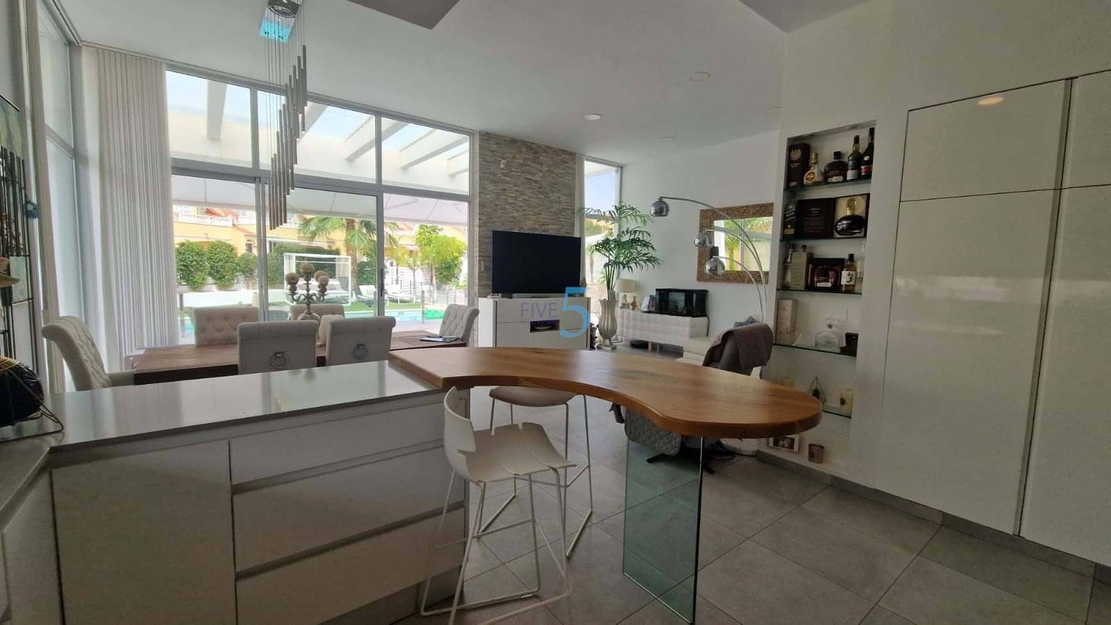 4 bedroom Villa for sale in Villamartin with pool garage - € 950,000 (Ref: 9057194)