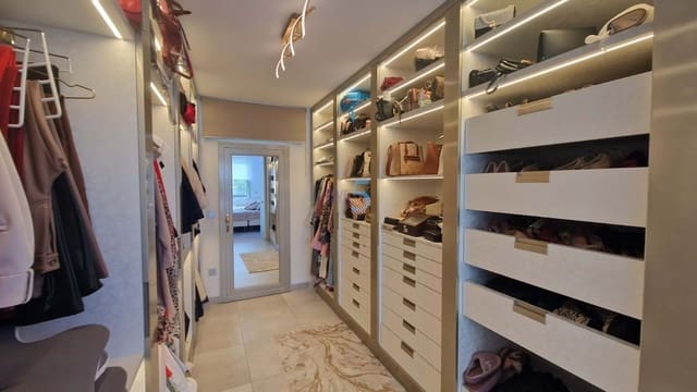 4 bedroom Villa for sale in Villamartin, Orihuela with pool garage - € 950,000 (Ref: 9057194)