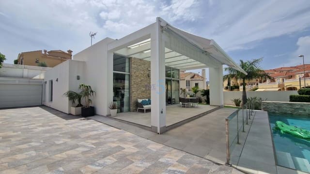 4 bedroom Villa for sale in Villamartin, Orihuela with pool garage - € 950,000 (Ref: 9057194)