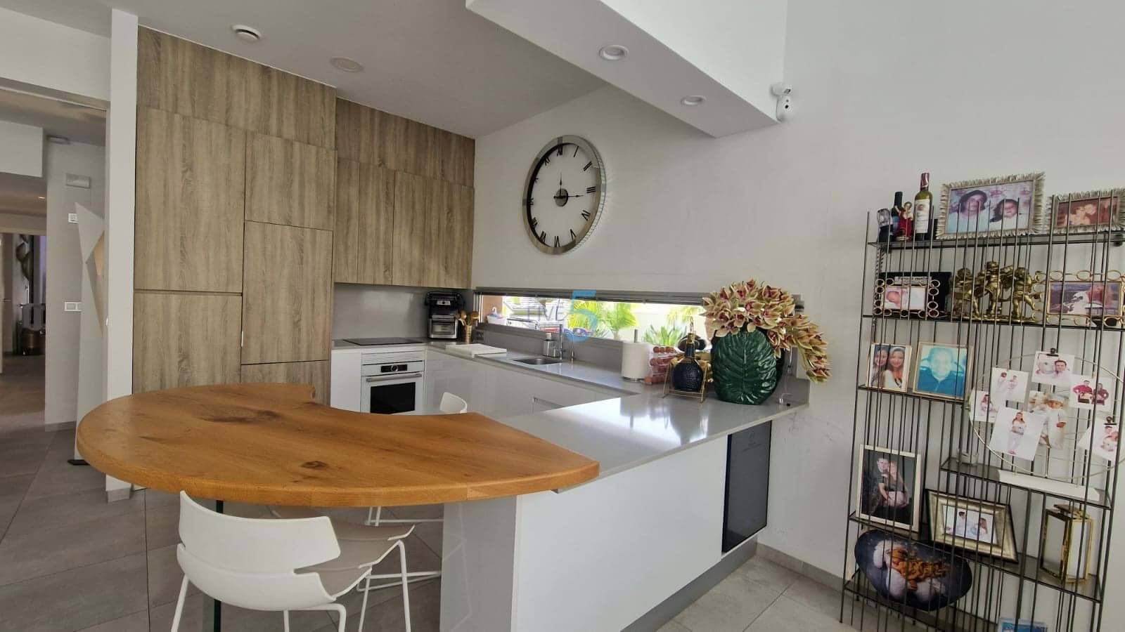 4 bedroom Villa for sale in Villamartin with pool garage - € 950,000 (Ref: 9057194)