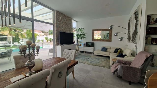 4 bedroom Villa for sale in Villamartin, Orihuela with pool garage - € 950,000 (Ref: 9057194)