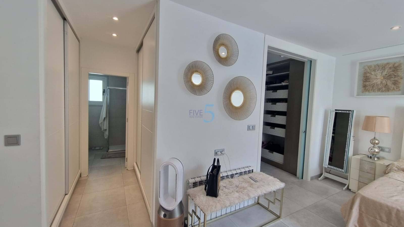 4 bedroom Villa for sale in Villamartin with pool garage - € 950,000 (Ref: 9057194)